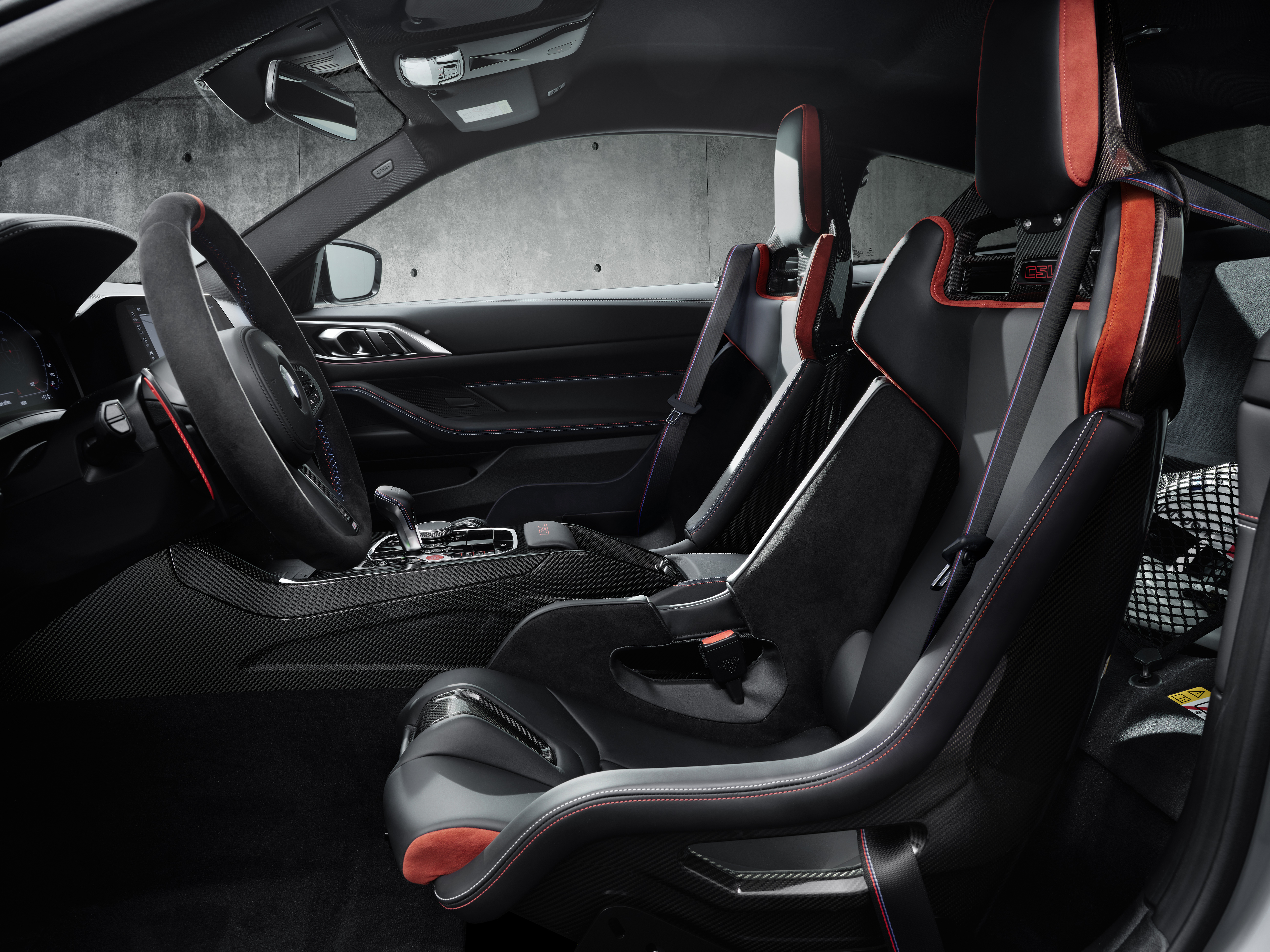 BMW M4 CSL | skladem | limitovaná edice 1000 aut | výročí 50. let BMW M | závodní sportovní coupé | ihned k předání | nákup online | AUTOiBUY.com